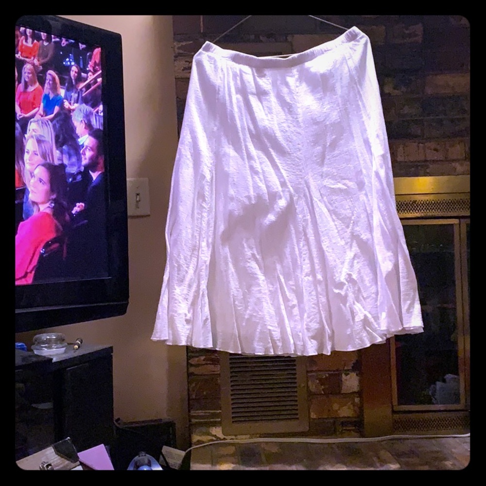 Alfred Dunner white skirt. Bundle 4 for $15